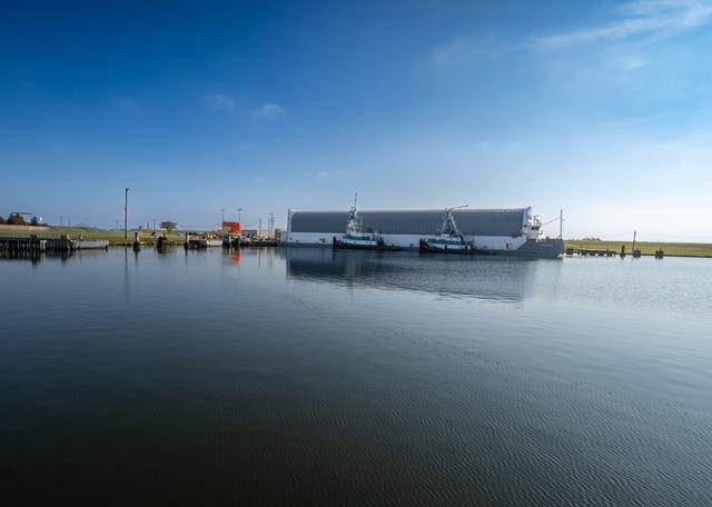 NASA image: MAF_20221204_CS3 ES rollout-173